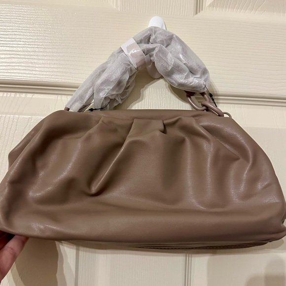 NWT Badgley Mischka Taupe Snap Framed - Picture 5 of 7